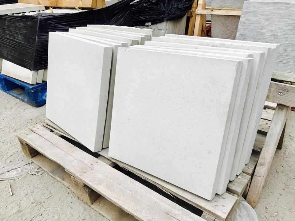 Smooth/plain concrete paving slabs in S26 Rotherham for £3.60 for sale Shpock