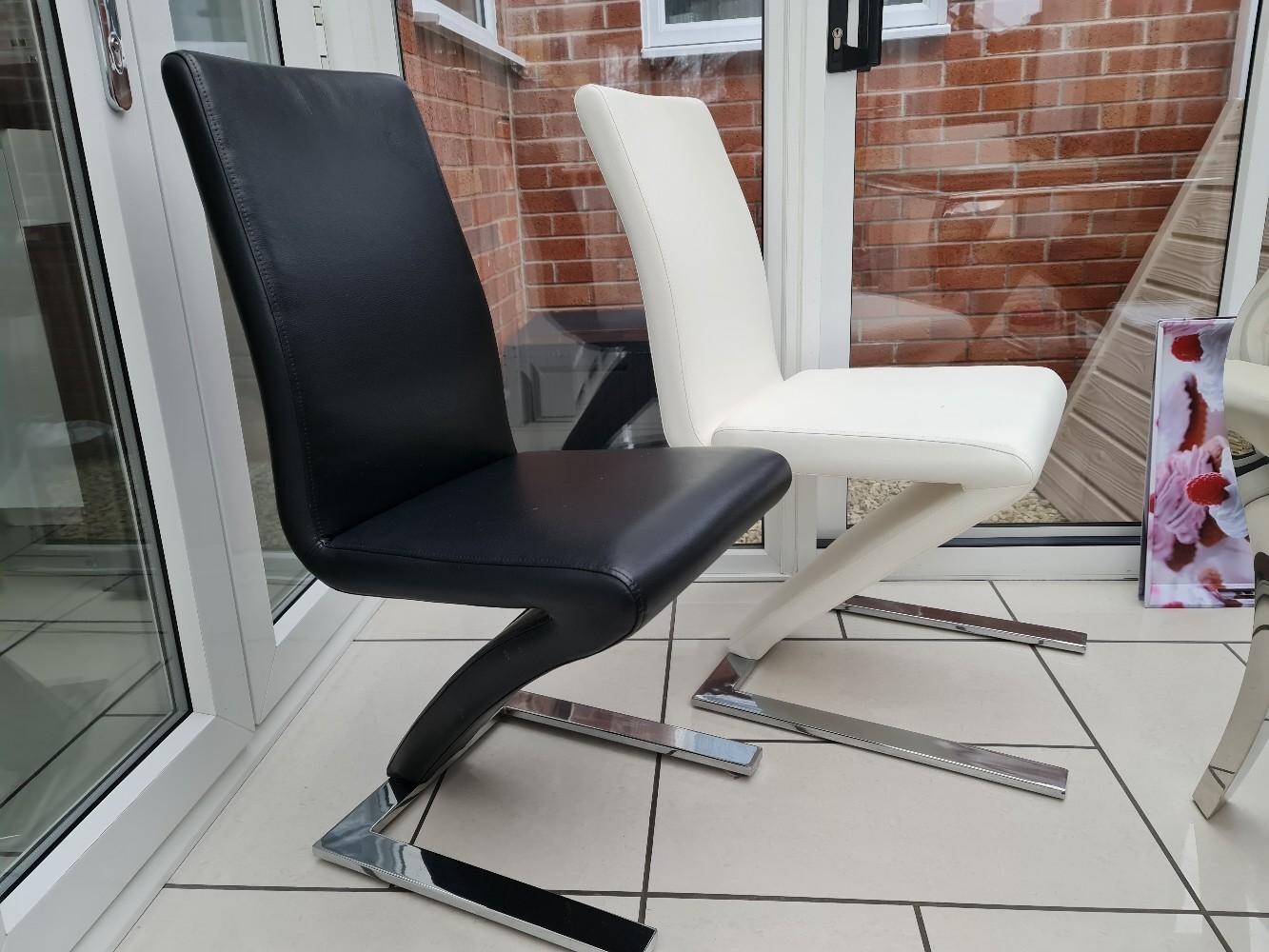 six Z Shaped dining chairs in DY5 Dudley für £ 125,00 zum Verkauf