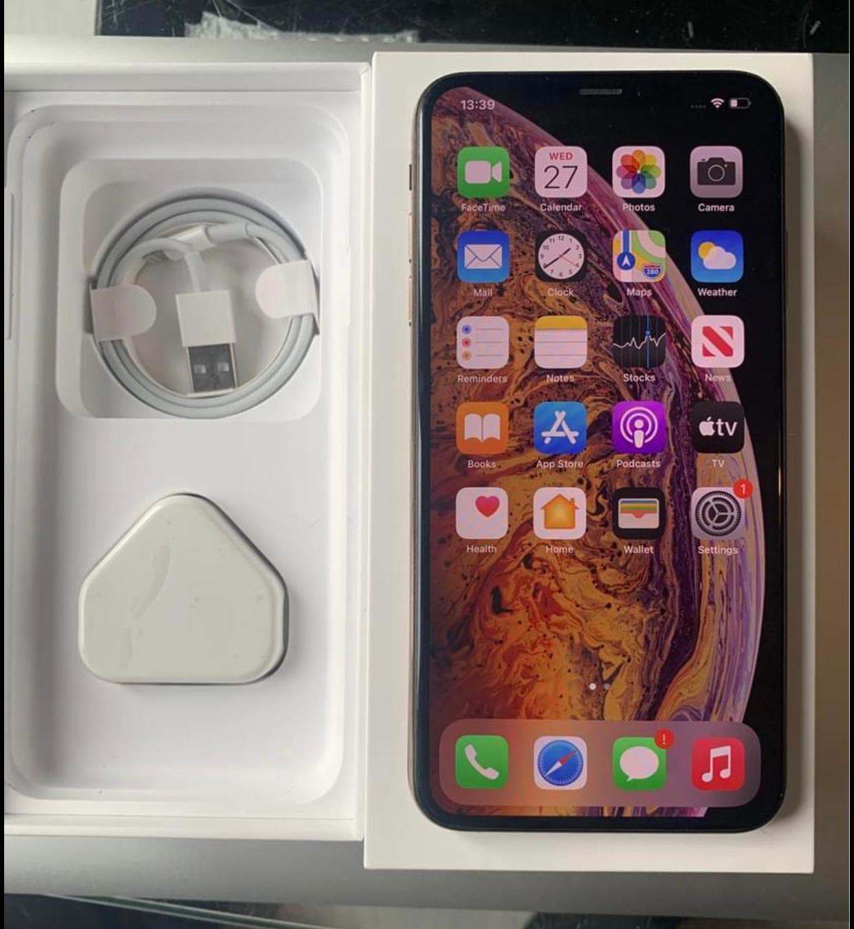 iPhone XS Max Rose Gold 256gb in LS2 Leeds for £270.00 for sale Shpock