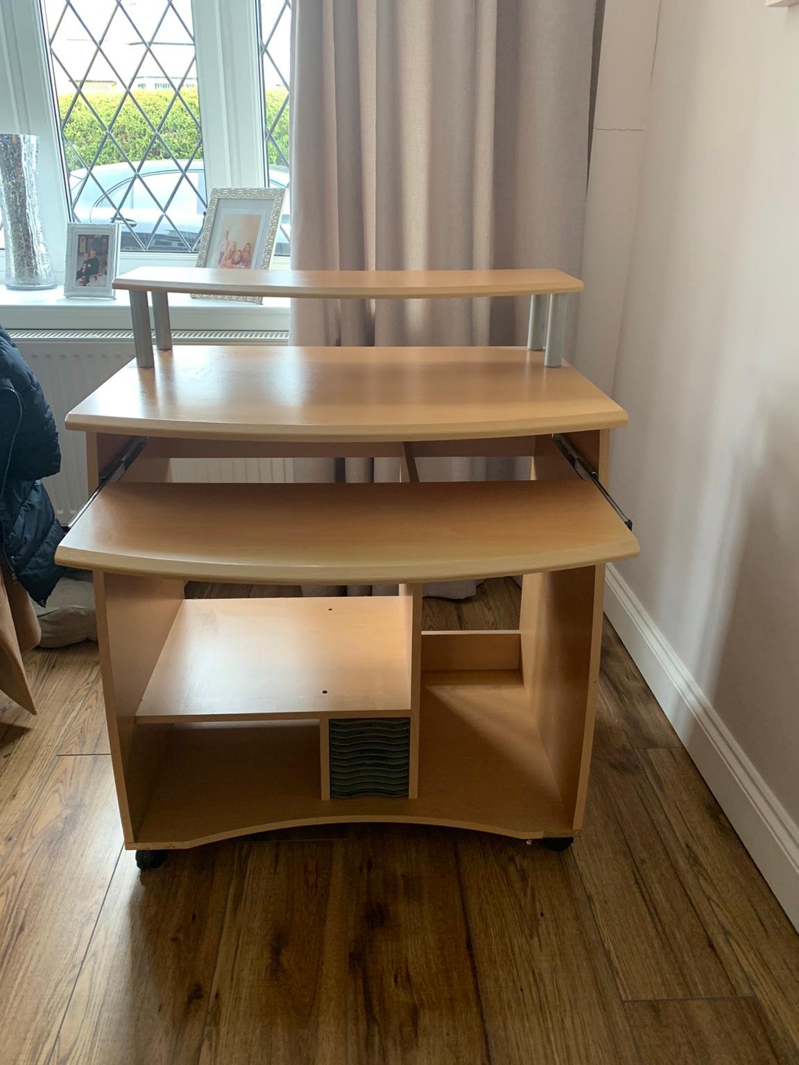 Desk in DY8 Dudley für £ 15,00 zum Verkauf Shpock AT