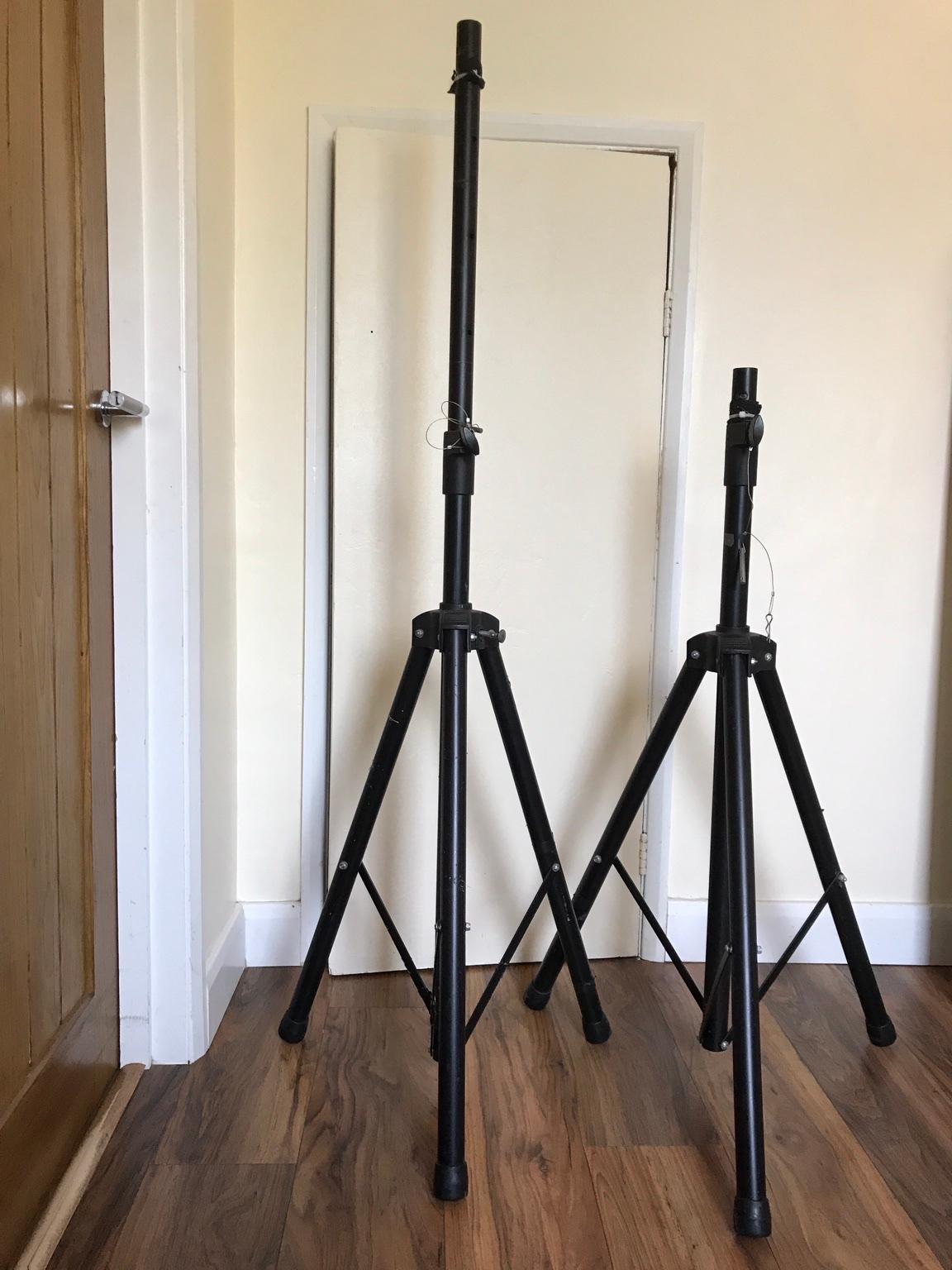 Black speaker stands in BL4 Bolton für £ 20,00 zum Verkauf Shpock AT