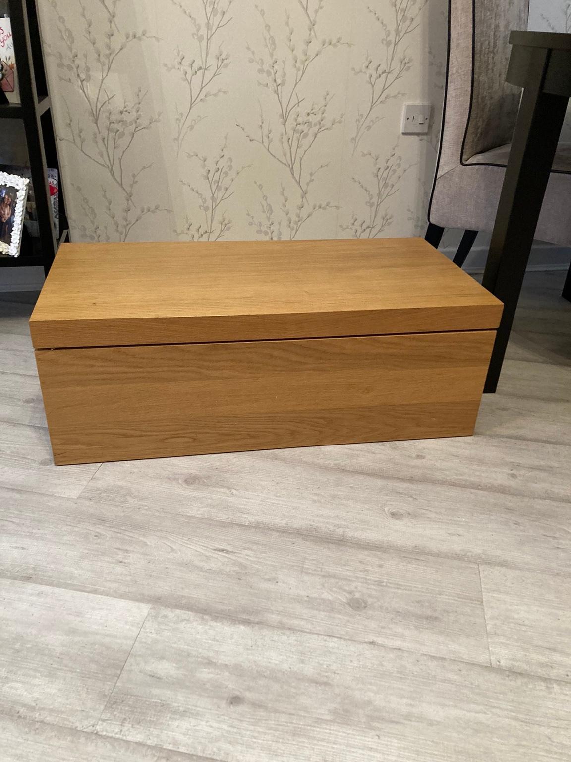 Storage box / ottoman / coffee table in SS15 Basildon für 10,00 £ zum