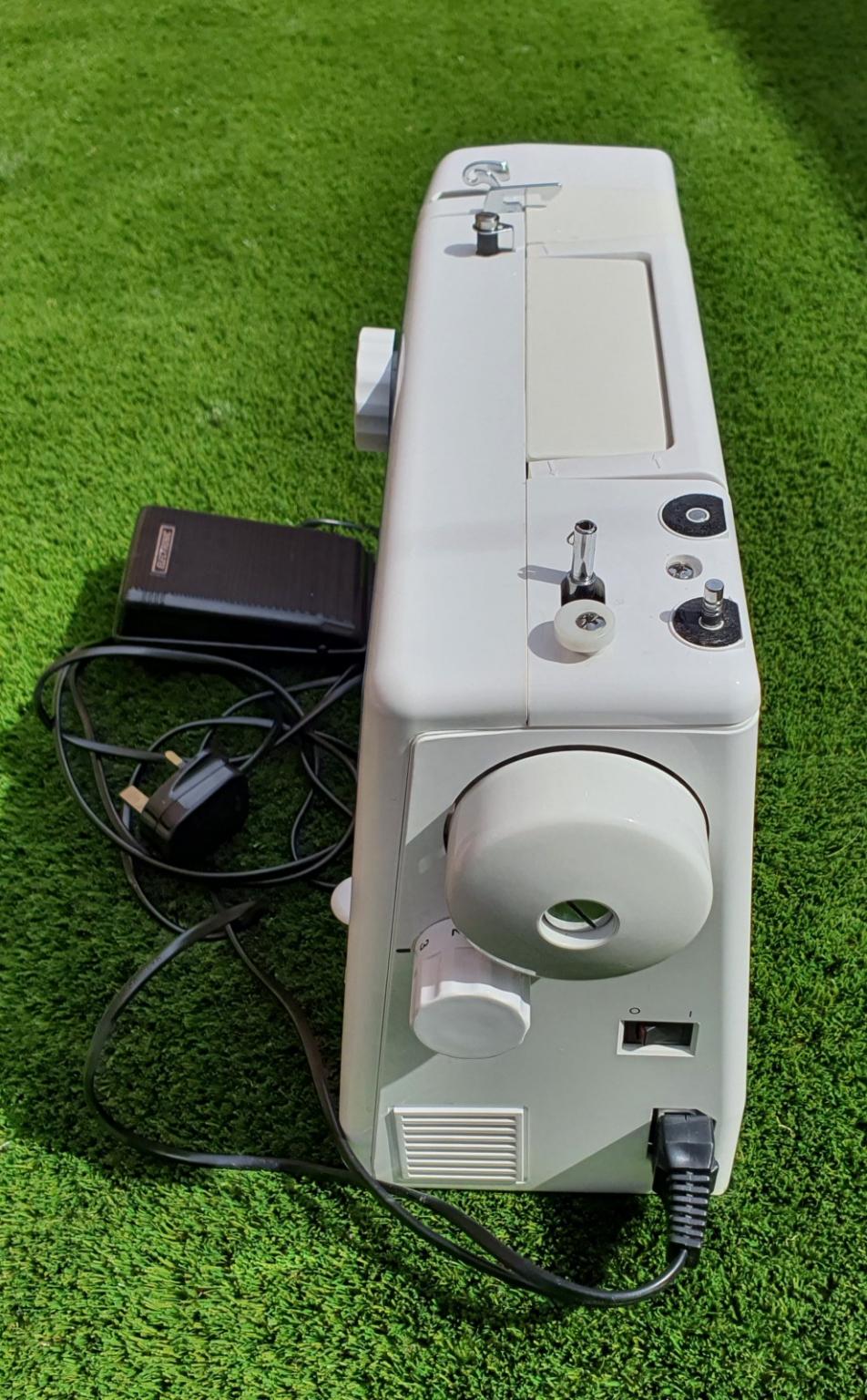 Queen Deluxe 222 Sewing Machine in M18 Manchester for £20.00 for sale Shpock