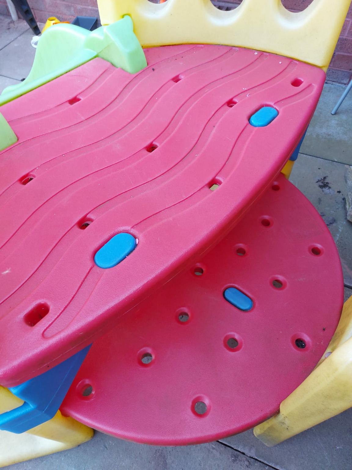 little tikes climb and slide in WA8 Green für gratis zum Verkauf