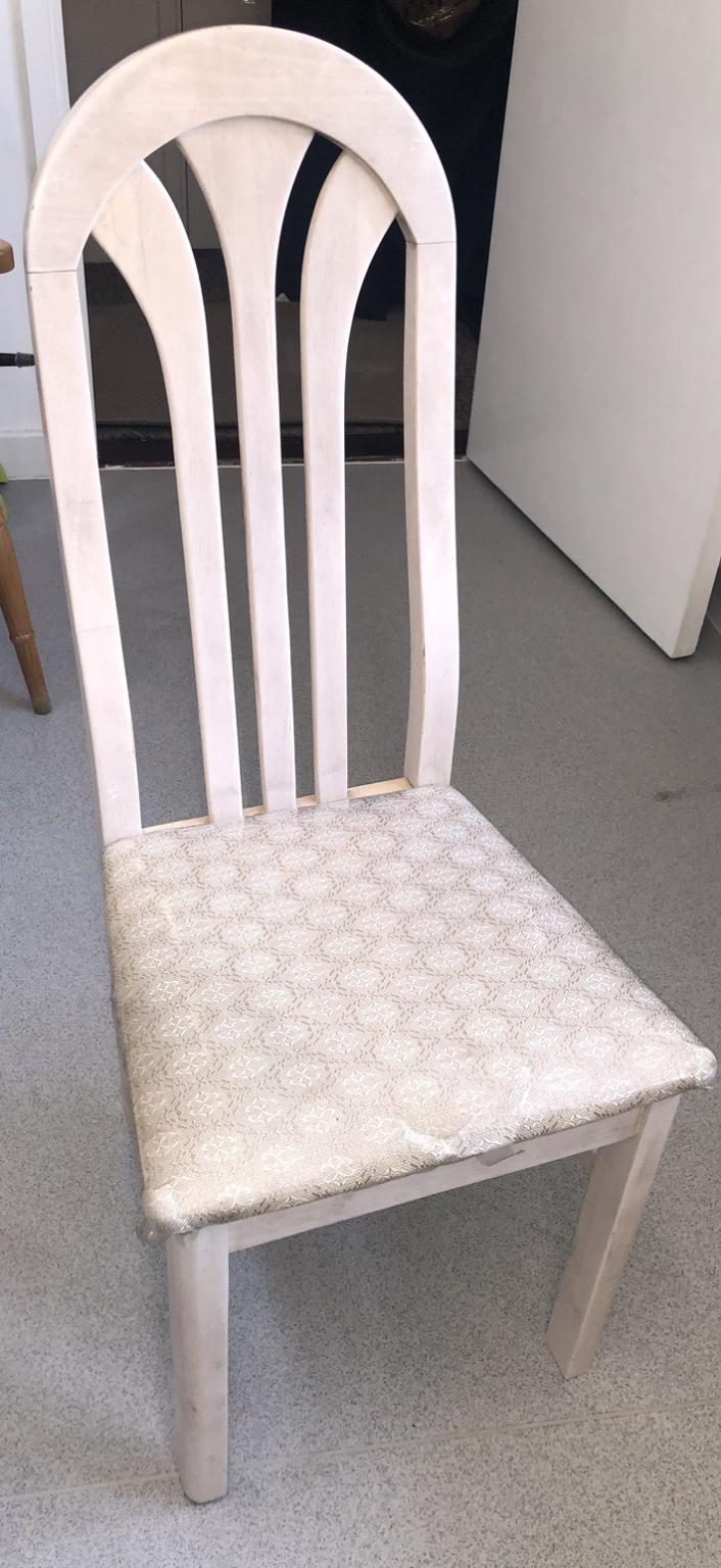 Harveys 6 seater extendable dining table set in W4 London for £150.00