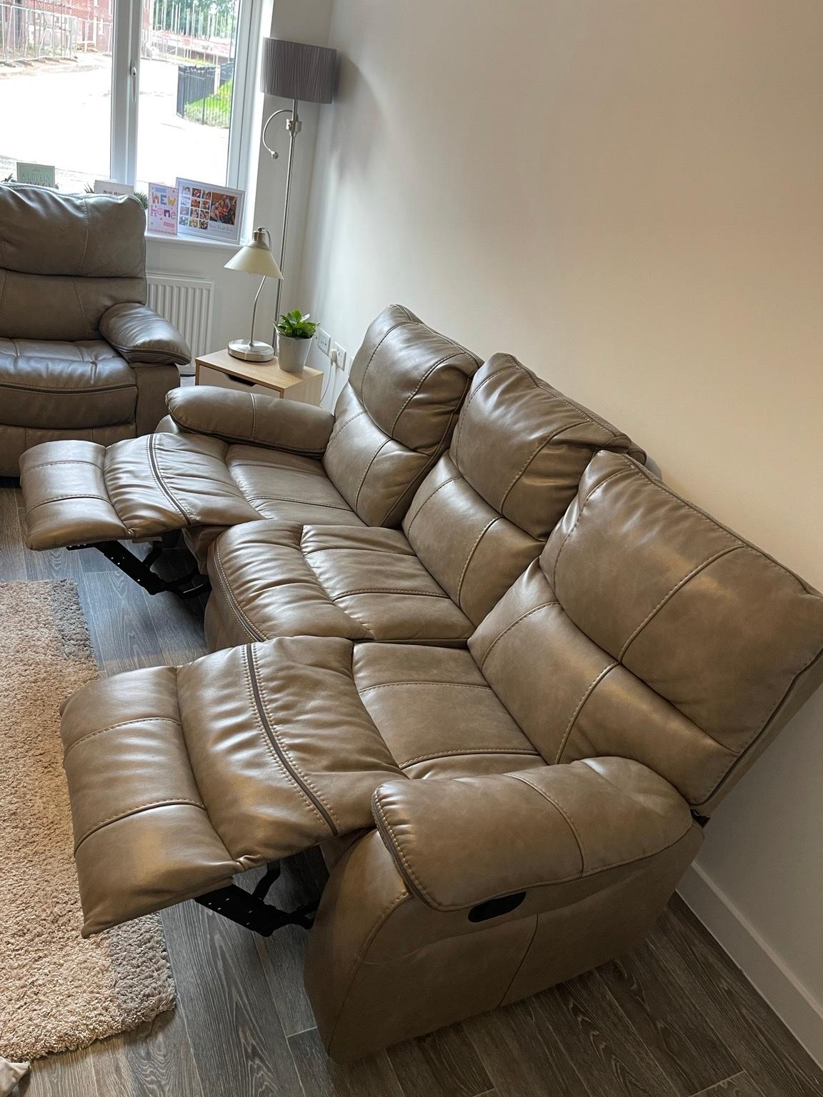 2 and 3 seater recliner sofas in B42 Birmingham für 550,00 £ zum Verkauf Shpock DE