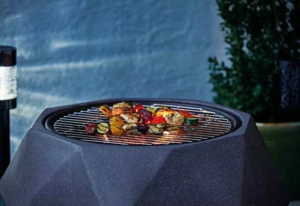 Gardenline Faux Stone Fire Pit & Grill in TW20 Egham for £90.00 for