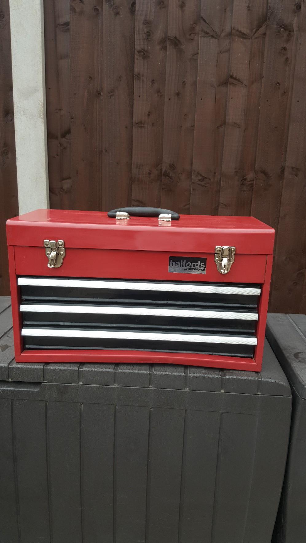 Halfords professional metal toolbox in B63 Dudley for £15.00 for sale