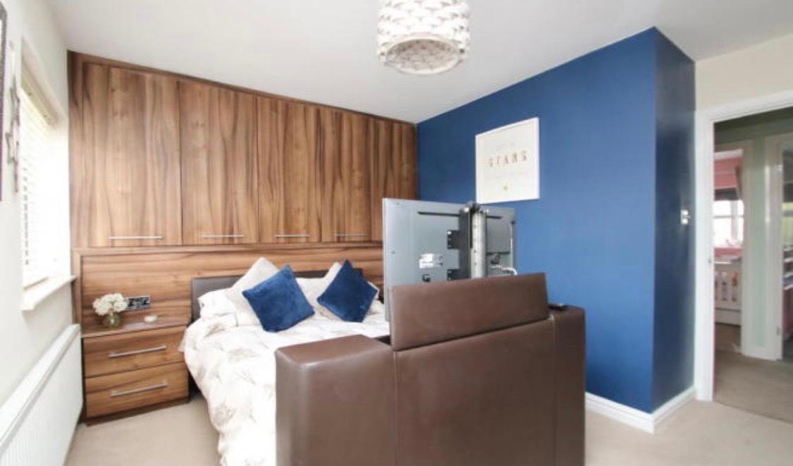 Tv double bed with LG smart tv in North Warwickshire für £ 150,00 zum