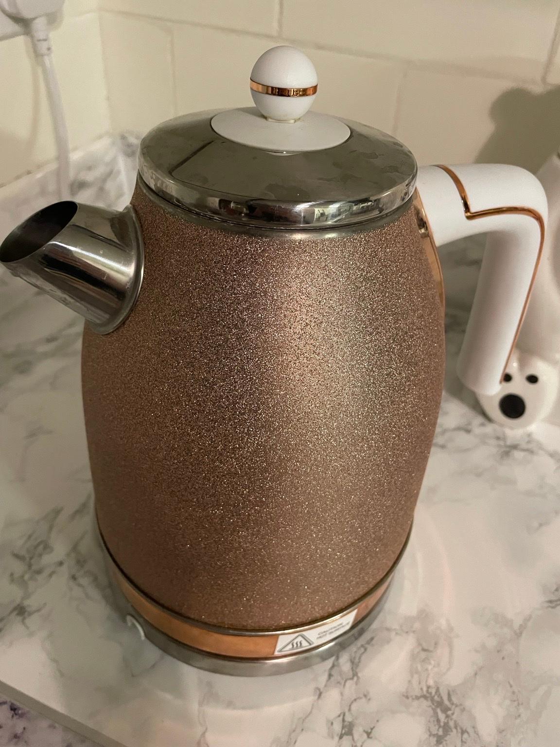 Rose gold microwave kettle and toaster in WV14 Walsall für 90,00 £ zum