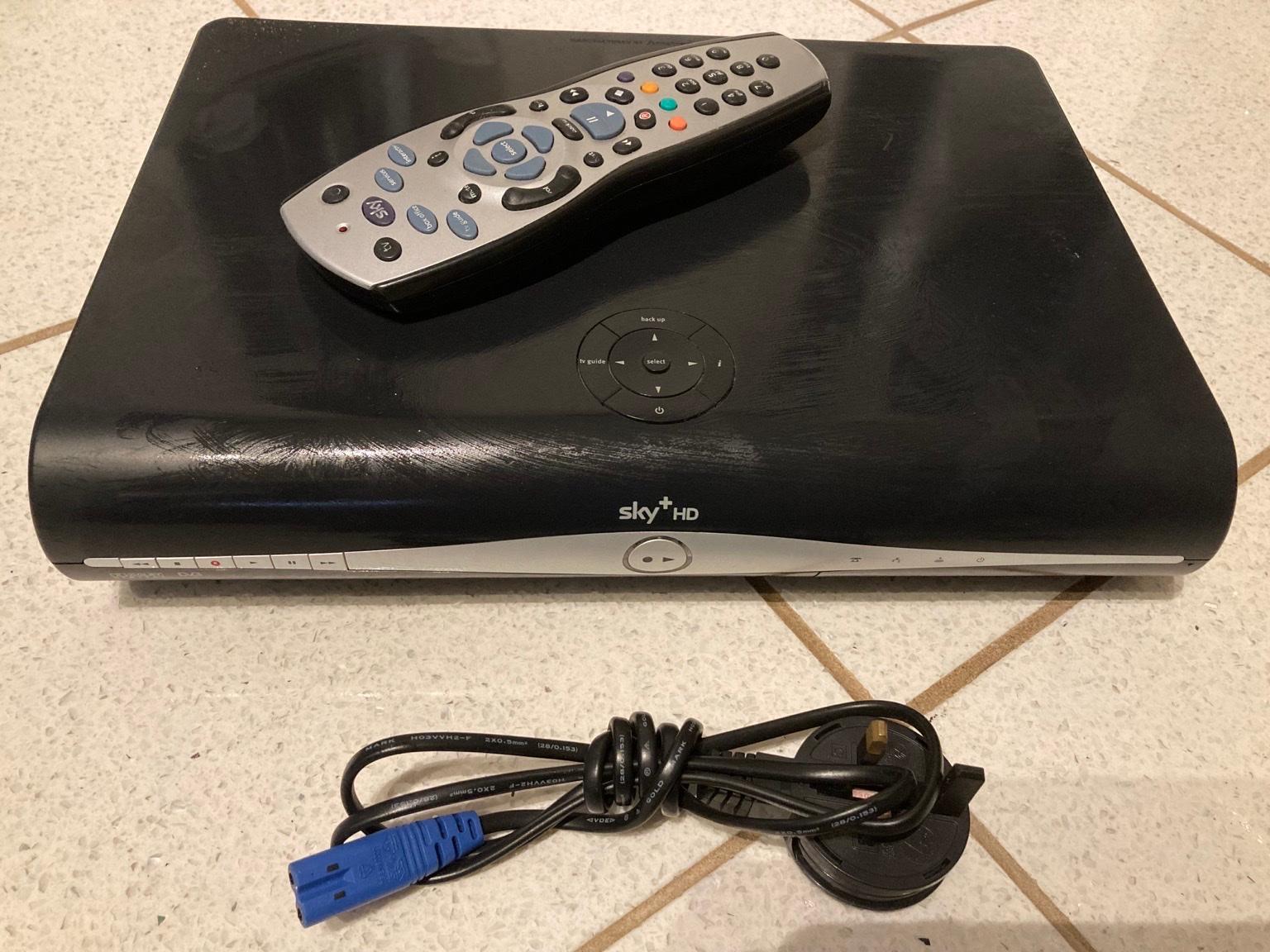 Sky Hd box with cable and remote in BL3 Bolton für 15,00 £ zum Verkauf