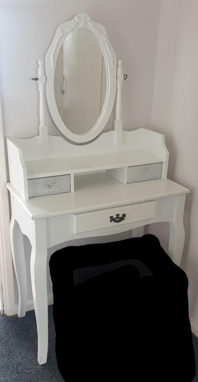 Dressing Table NO STOOL in B14 Birmingham für £ 30,00 zum Verkauf