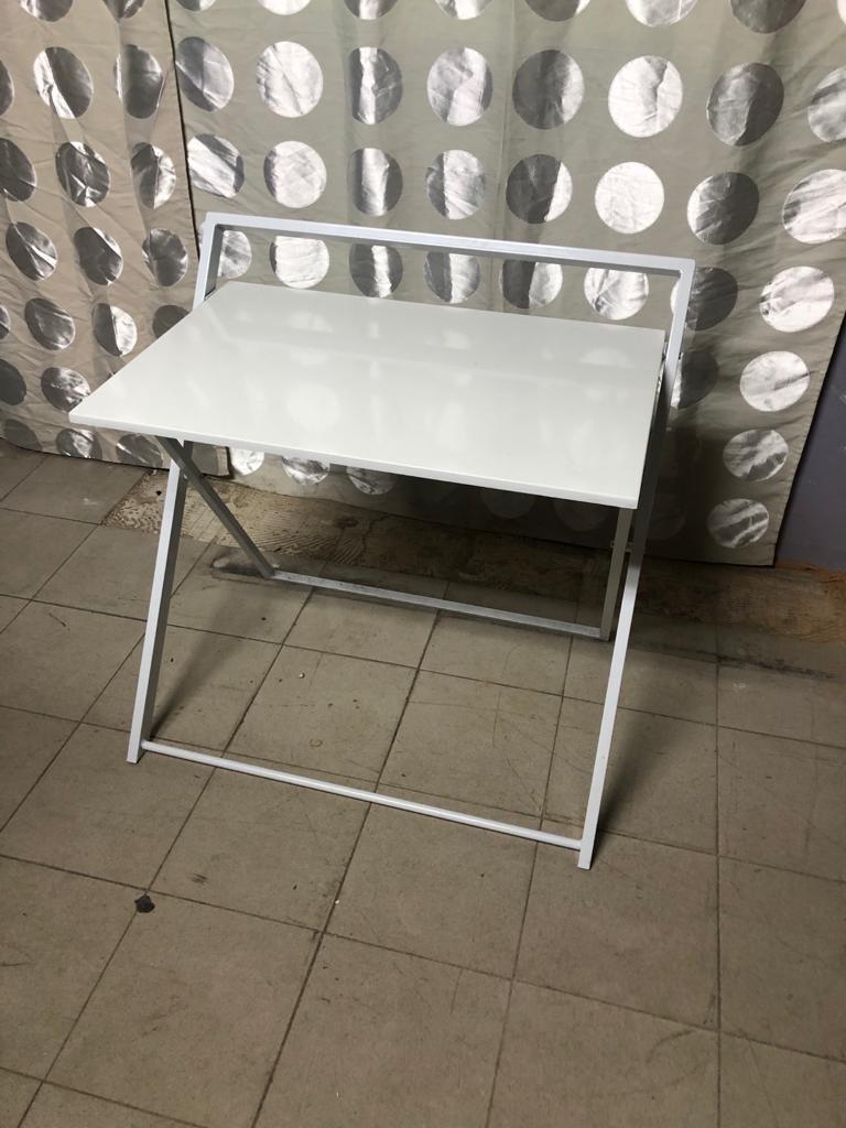 Compact Folding Office Desk White in SE16 London für £ 20,00 zum