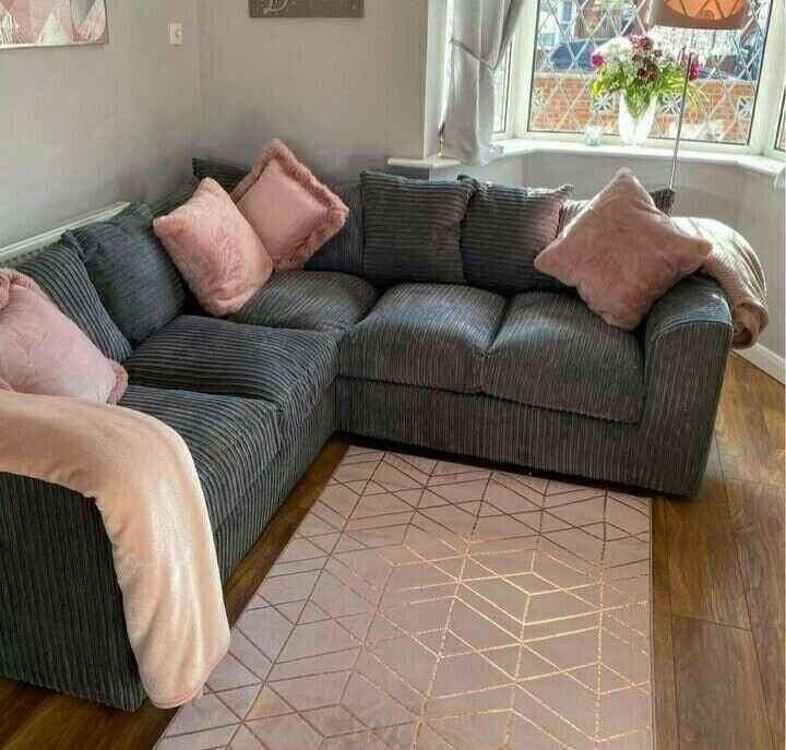 Liverpool left/right hand corner sofa in SW9 London for €369.00 for