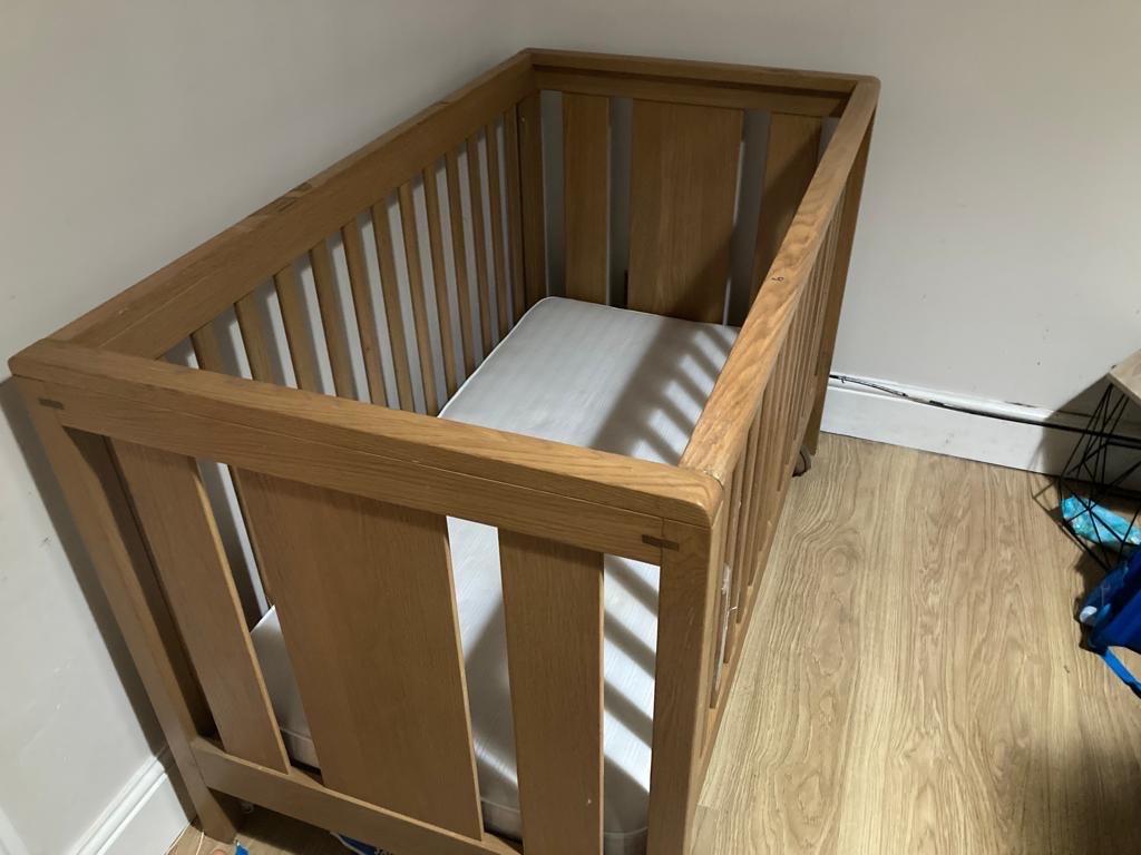 Cot bed with mattress in E7 Newham für 100,00 £ zum Verkauf Shpock DE