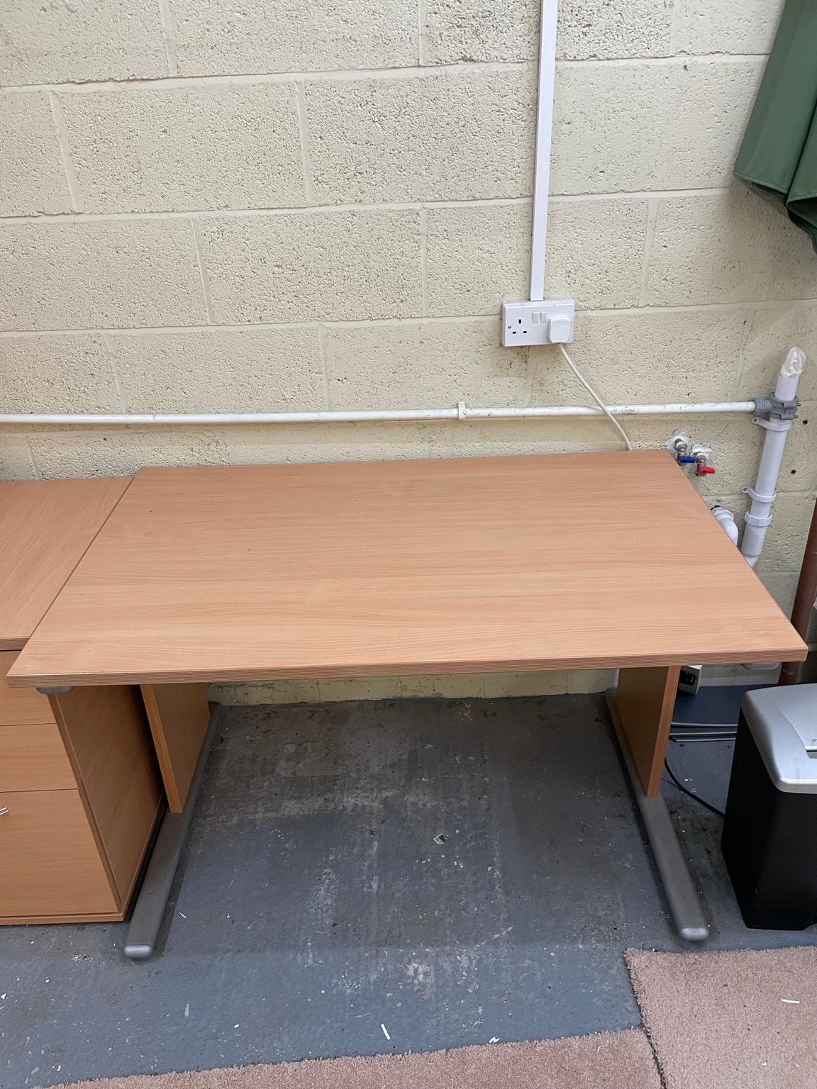 Office table in CH43 Wirral für £ 8,00 zum Verkauf Shpock AT