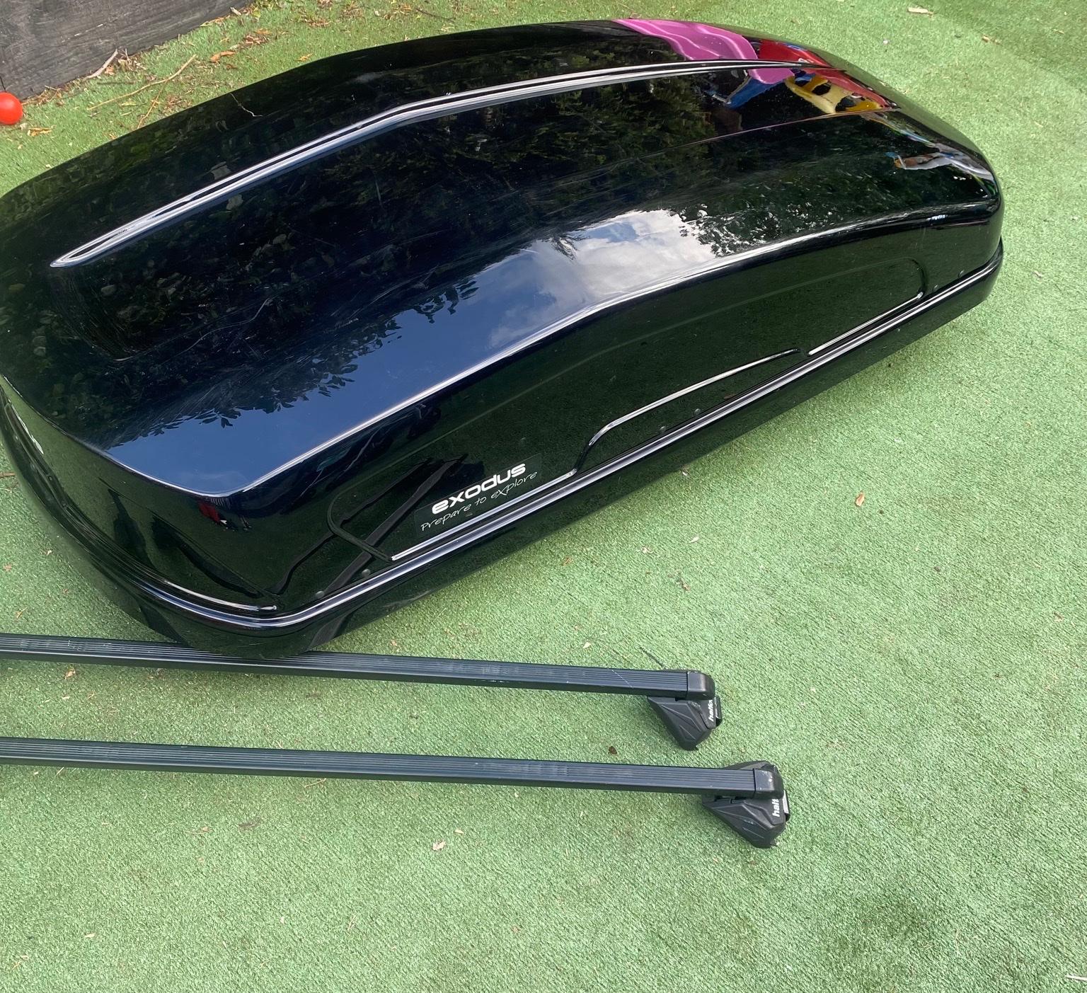 470l Exodus roof box & Halfords roof bars in B45 Bromsgrove for £250.00
