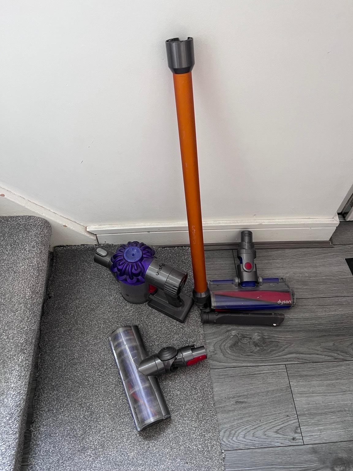 Dyson hoover vacuum v8 parts and spares in B9 Birmingham für £ 60,00