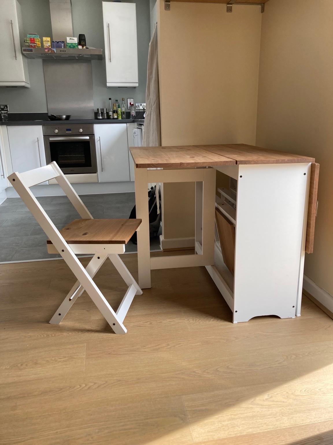Foldable table with 4 foldable chairs in E8 Hackney für 65,00 £ zum