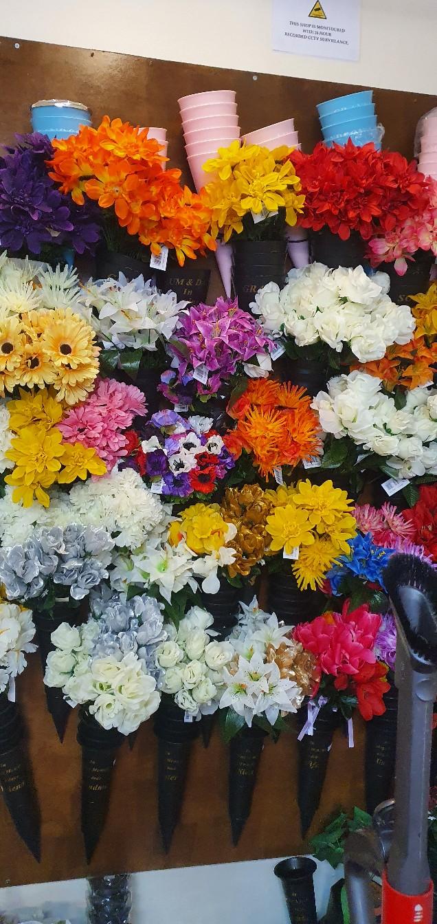 artificial silk flowers in Cannock Chase for £2.00 for sale Shpock