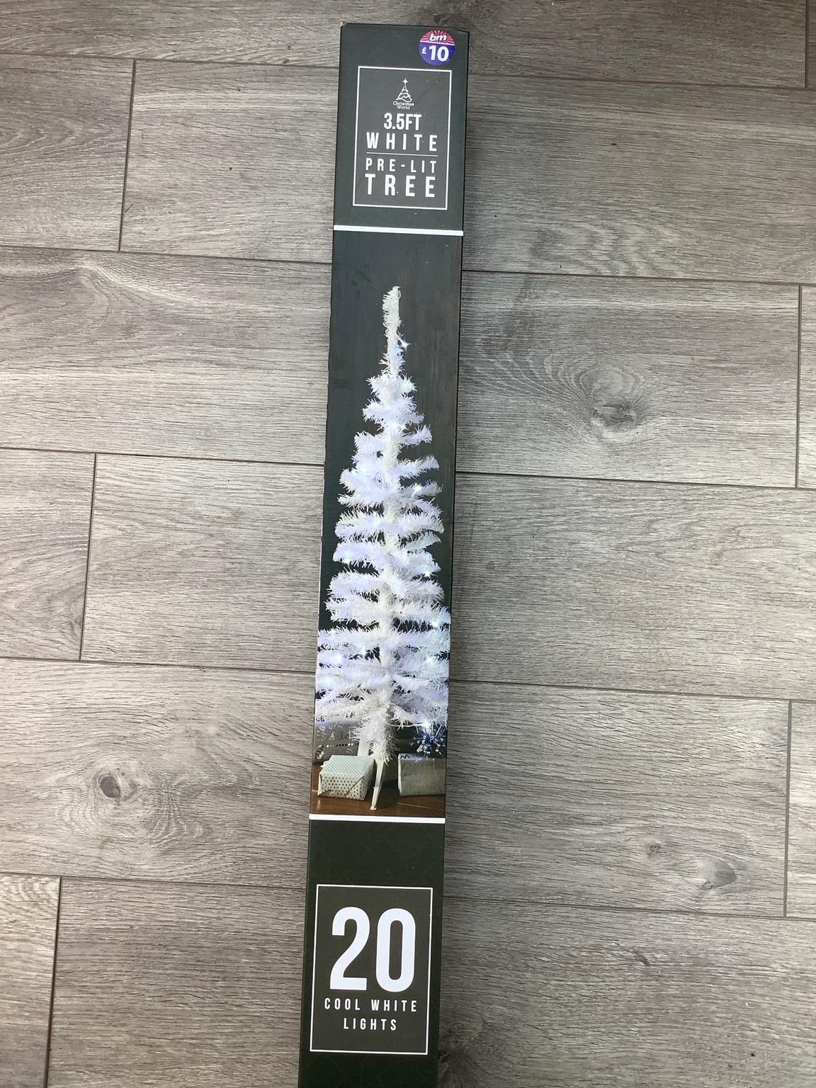 3.5FT White Pre Lit Tree in NN9 Finedon for £5.00 for sale Shpock