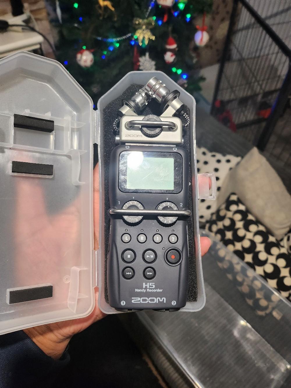 Zoom H5 / UK Handy Recorder in AL3 Albans for £180.00 for sale Shpock