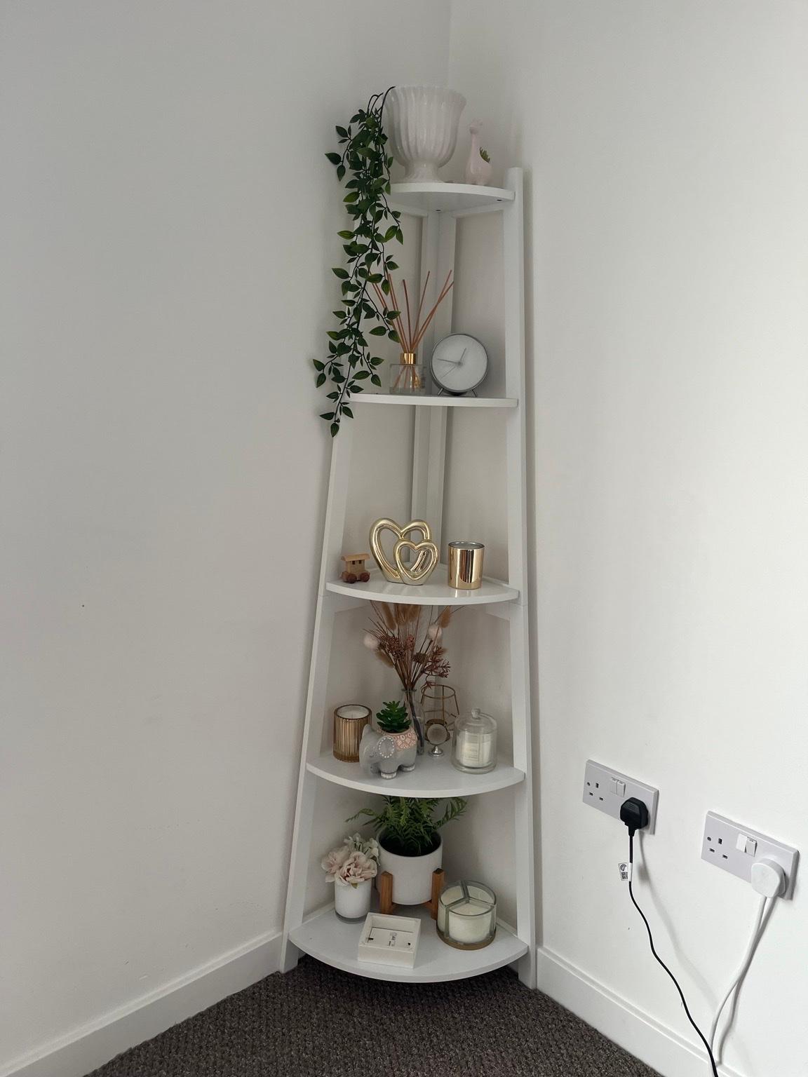 white corner ladder shelf in IG11 Dagenham for £30.00 for sale Shpock