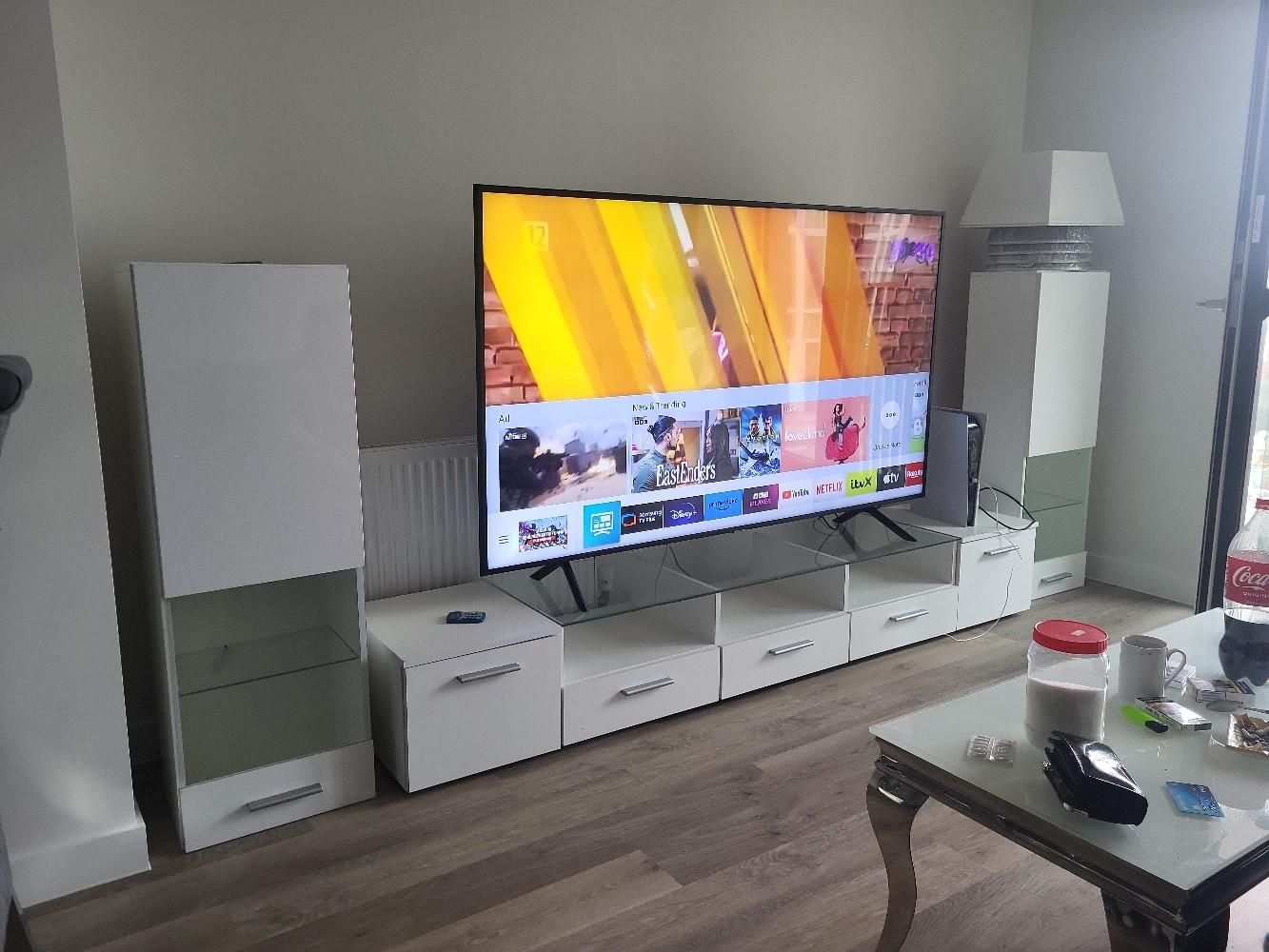 High Gloss TV Unit LED lights In White in W10 Chelsea für £ 450,00 zum Verkauf Shpock AT