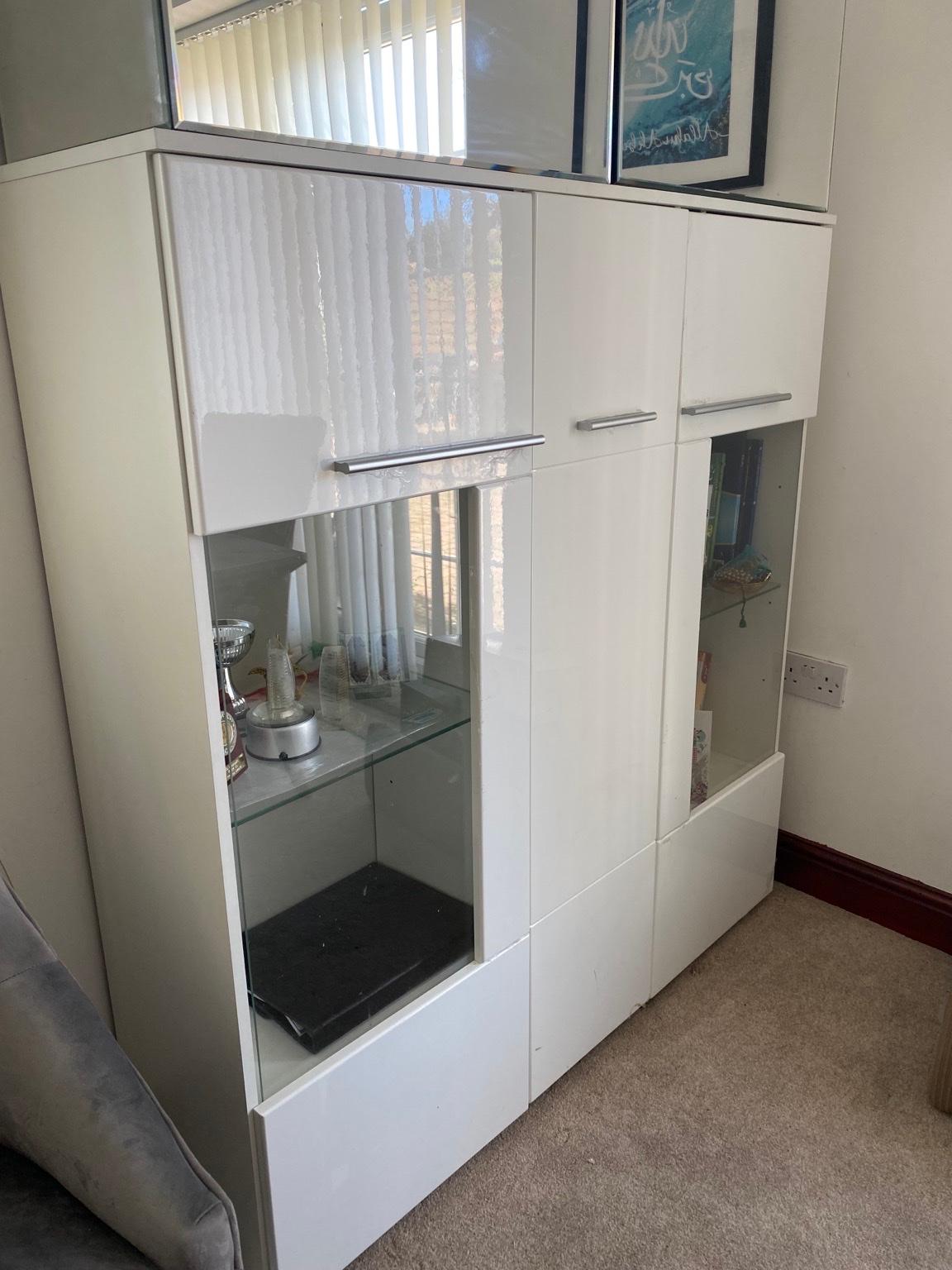 White high gloss display in BL3 Bolton for £110.00 for sale