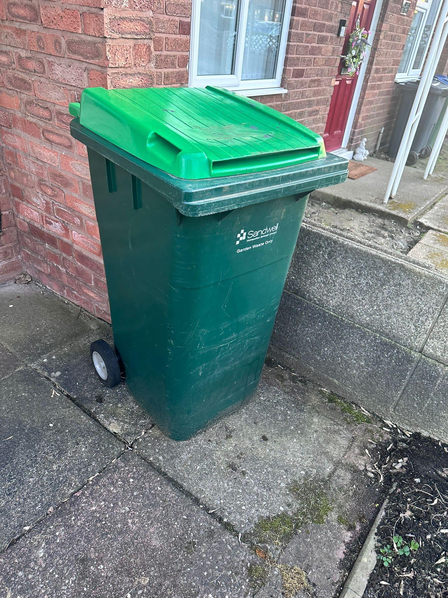 green garden bins in WS5 Sandwell für £ 20,00 zum Verkauf Shpock AT