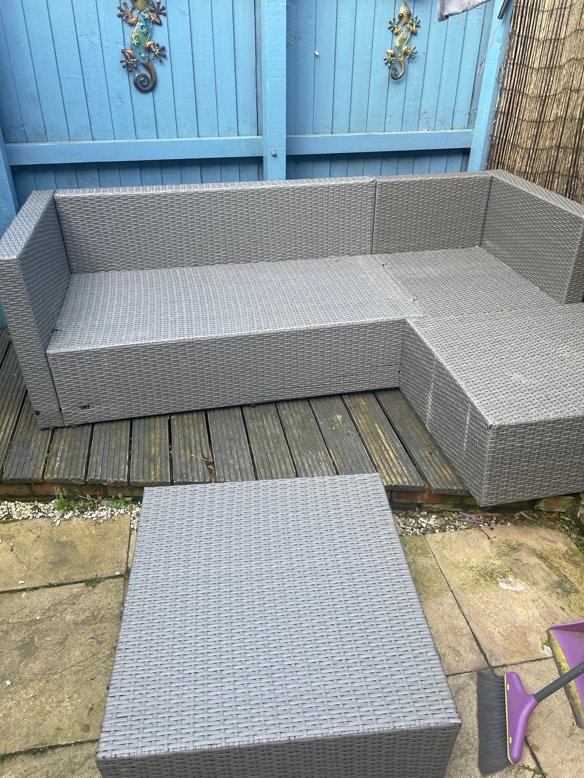 Rattan corner sofa base only no cushions in CH43 Wirral für 50,00 £ zum