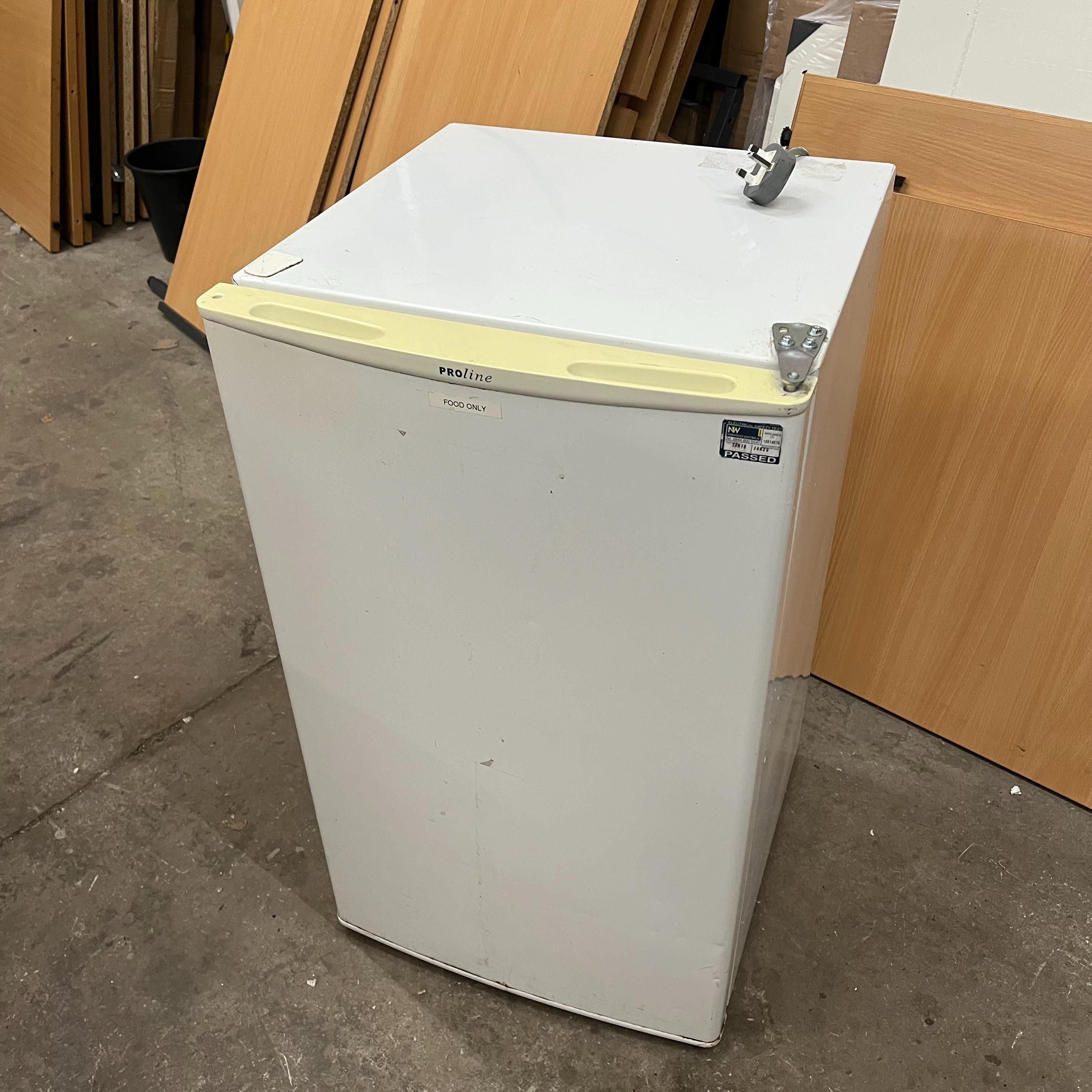 Proline Under Counter Fridge in BL3 Farnworth for £30.00 for sale Shpock