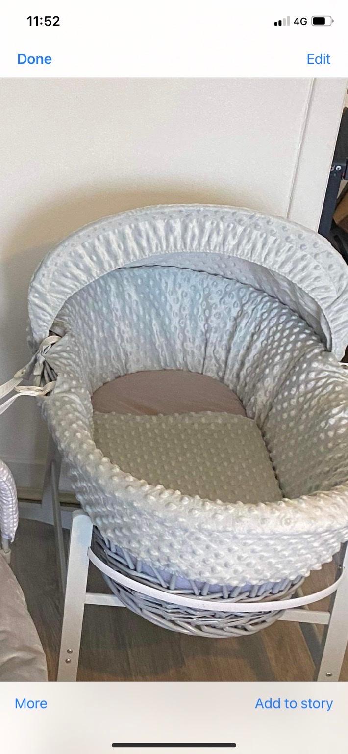 Baby Moses basket with rocking stand in G33 Glasgow für 55,00 £ zum