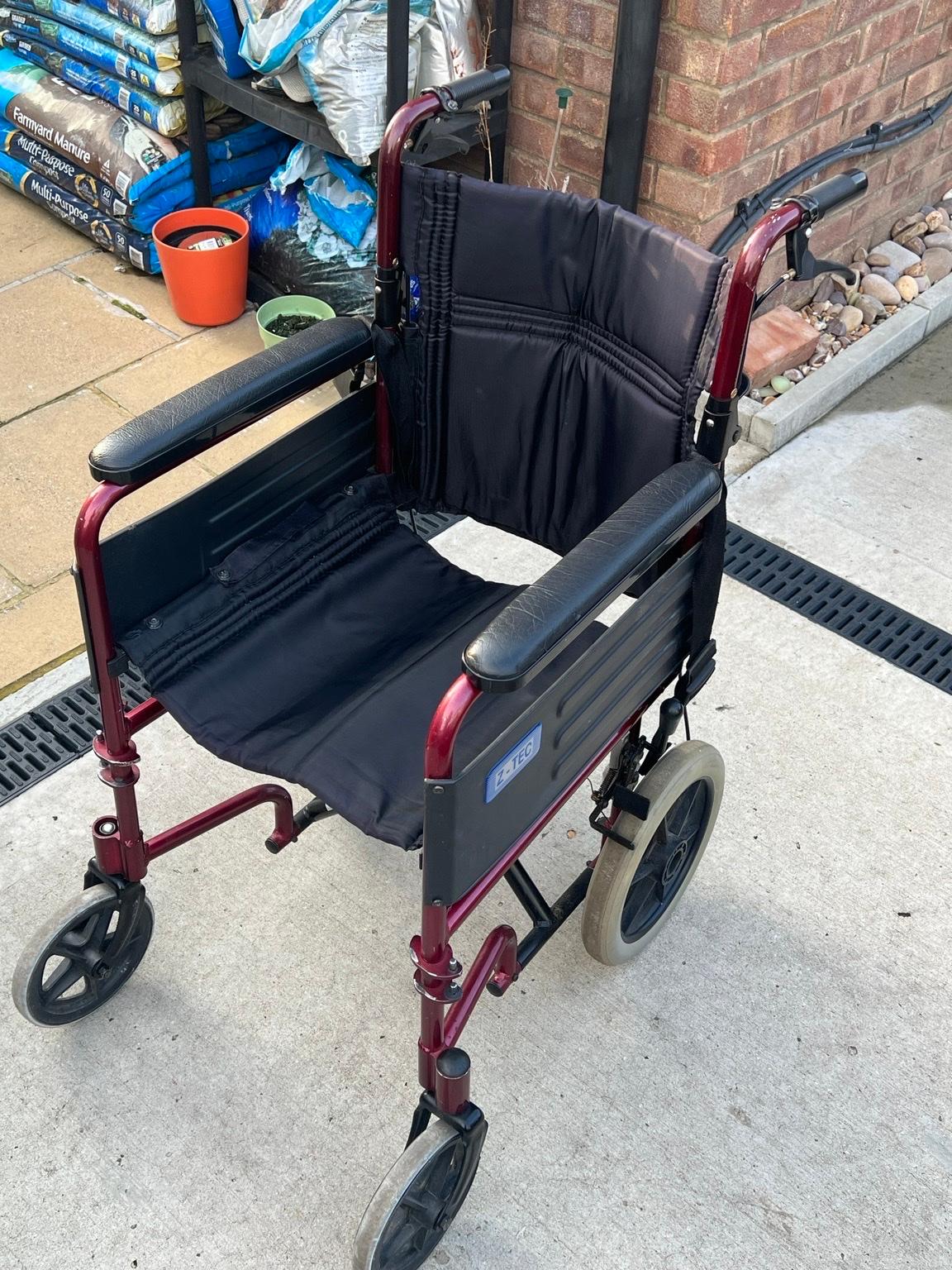 Folding wheelchair in EN8 Cross für £ 45,00 zum Verkauf Shpock AT