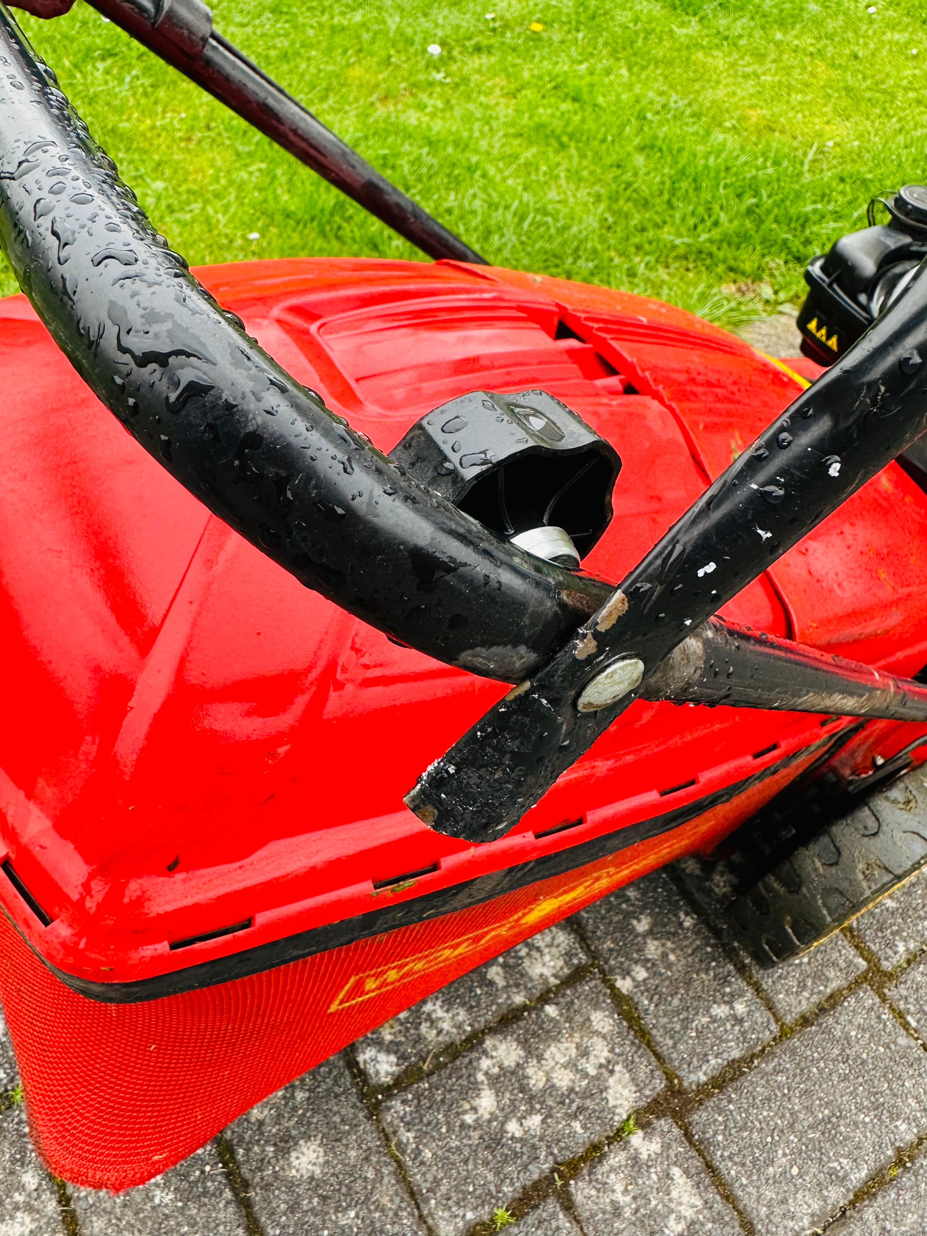 Wolf-Benzin-Rasenmäher A 4600 - BÜGEL DEFEKT in 36103 Flieden für 130