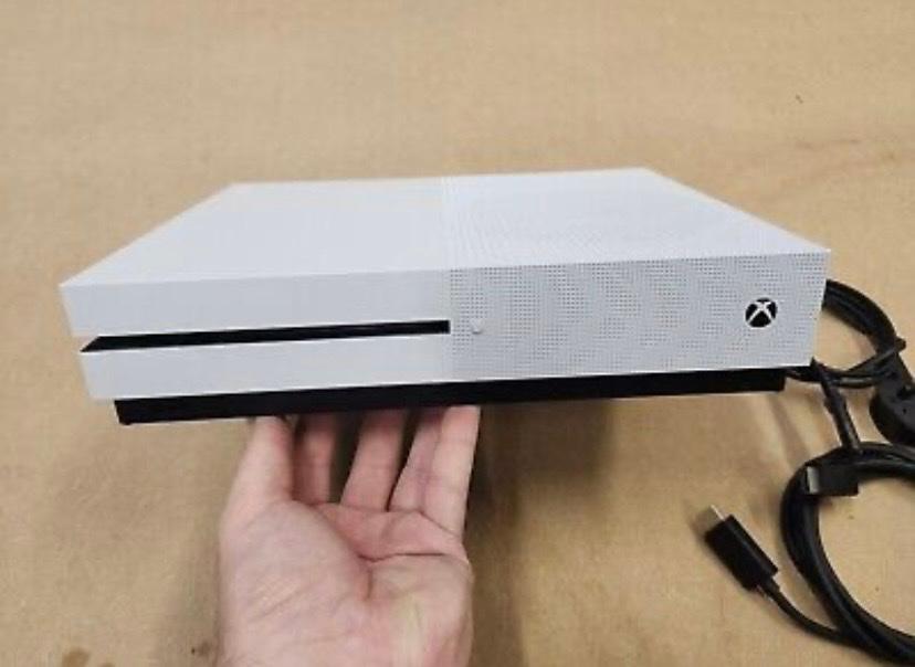 Xbox 1 s Bundle! in B13 Birmingham for £130.00 for sale Shpock