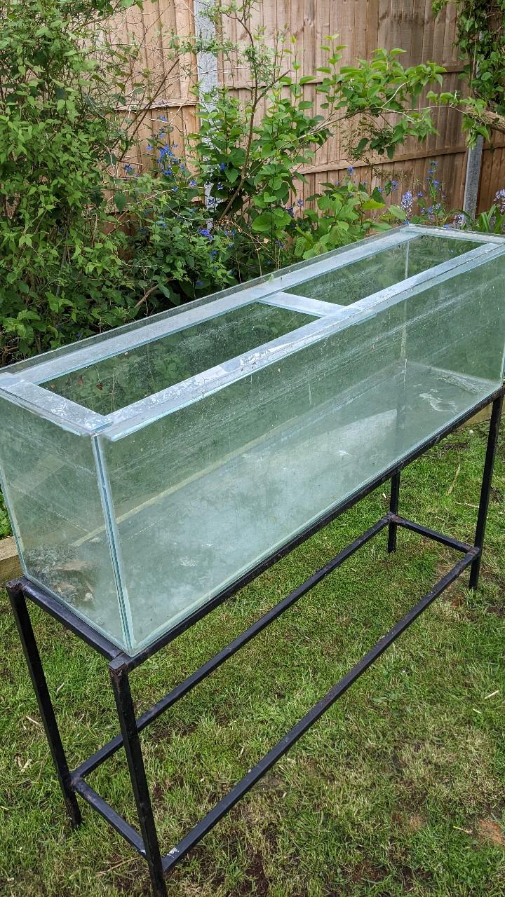 Fish tank with Stand Free in DA11 Gravesham for free for sale Shpock