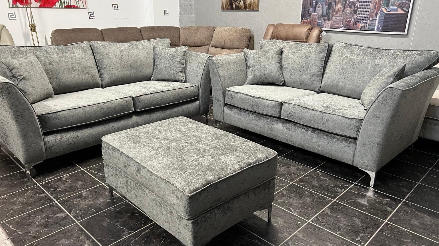 Beautiful corner sofa and stnadard sofas in BL3 Bolton für 1.098,00
