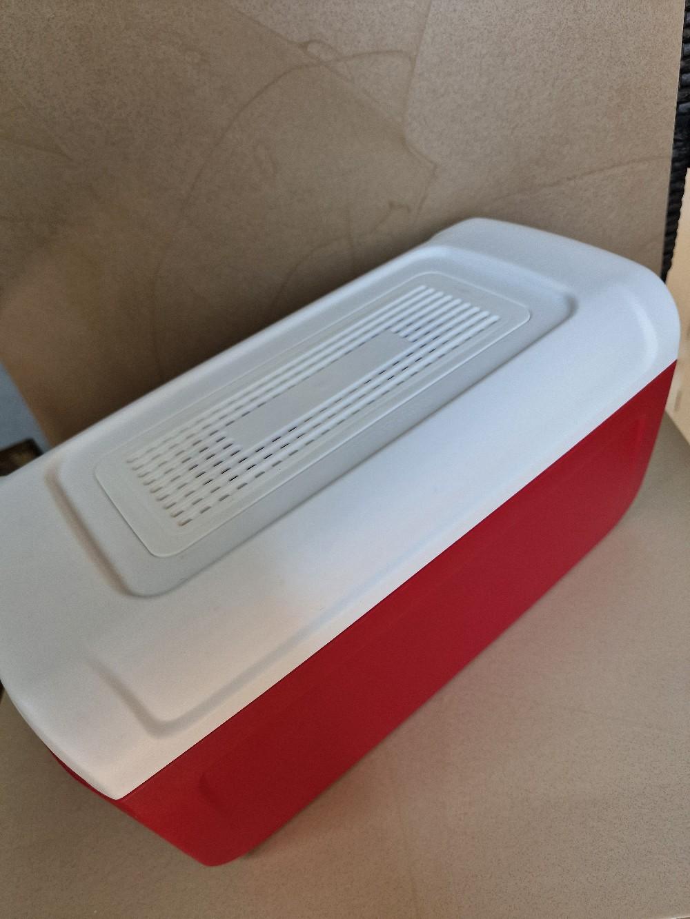 Tupperware Brotbox in 6410 Marktgemeinde Telfs für € 10,00 zum Verkauf