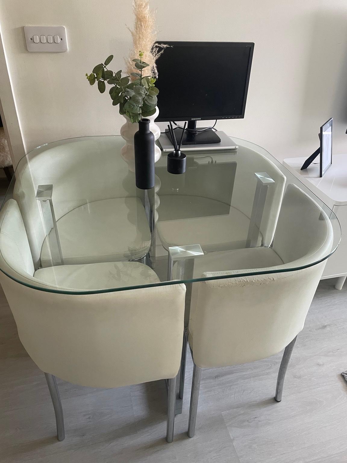 Algarve Stowaway Dining table & 4 chairs in W10 London for £60.00 for