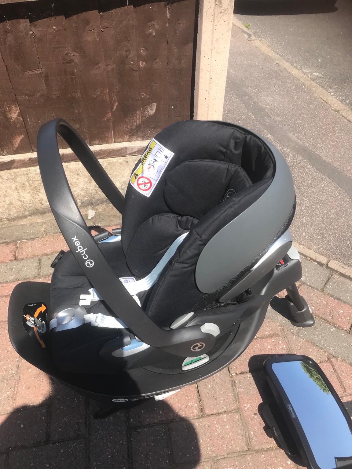 Cybex swivel baby car chair and isofix base in WS12 Chase for £80.00