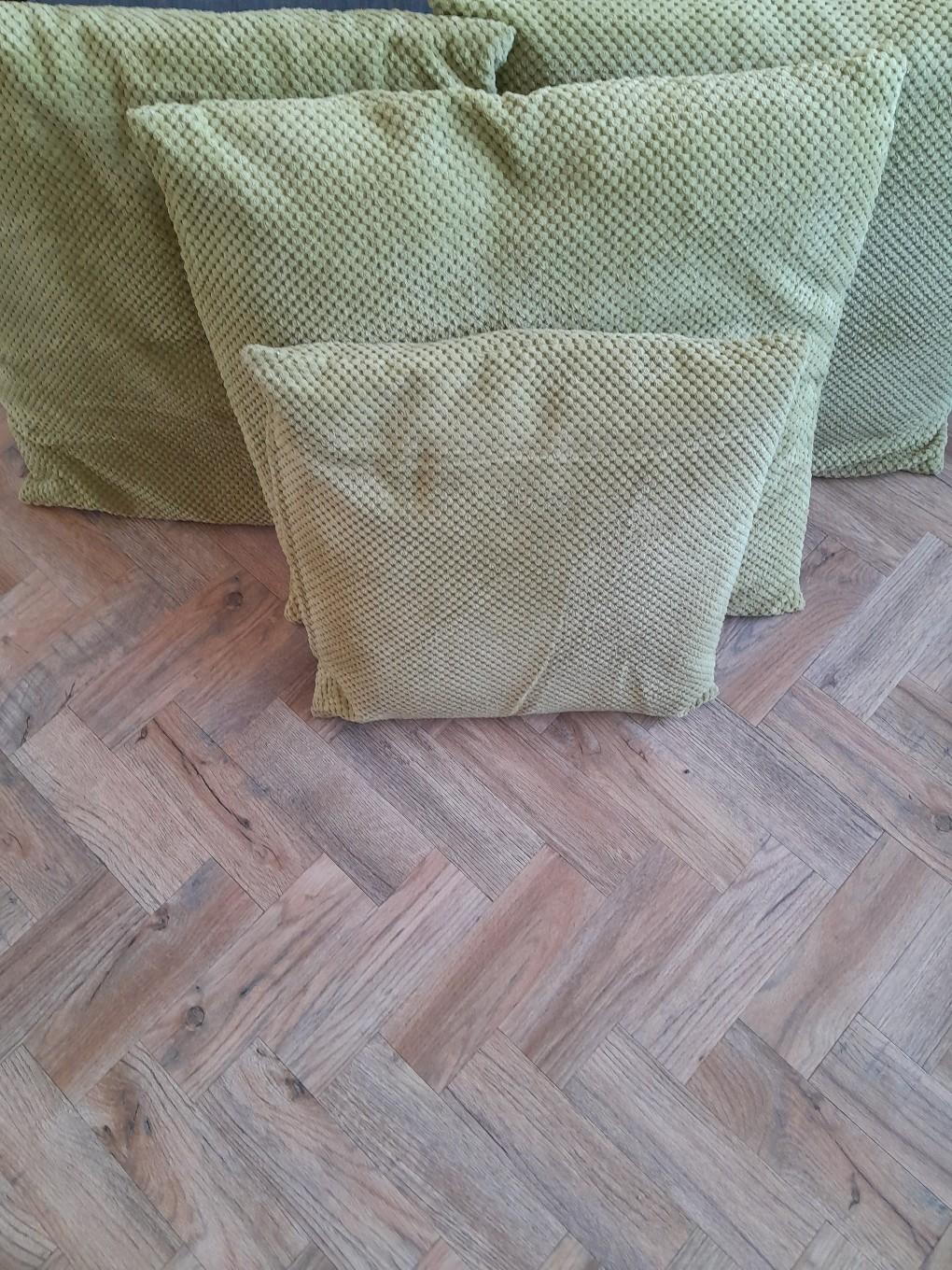 cushions in M20 Manchester für £ 7,00 zum Verkauf Shpock AT