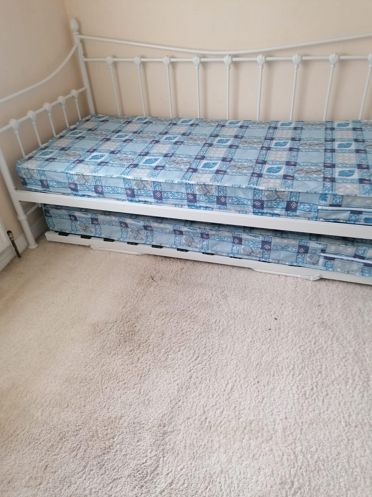 day bed with pull out guest bed in B29 Birmingham für 100,00 £ zum