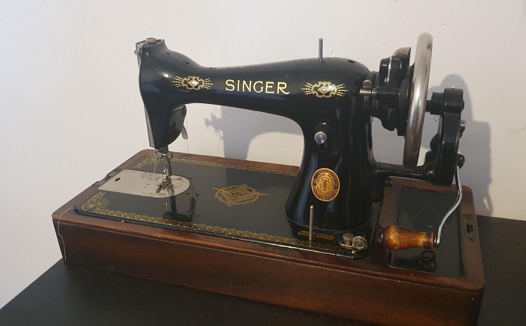Manual antique Singer sewing machine in SK14 Tameside für 25,00 £ zum