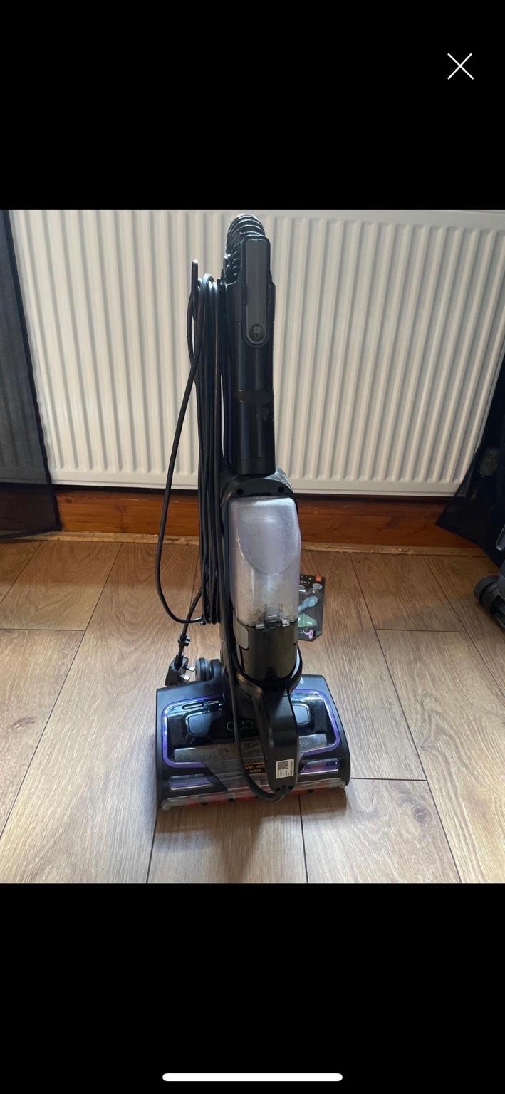 Shark cordless anti hair wrap vacuum cleaner in BD7 Bradford for £100.