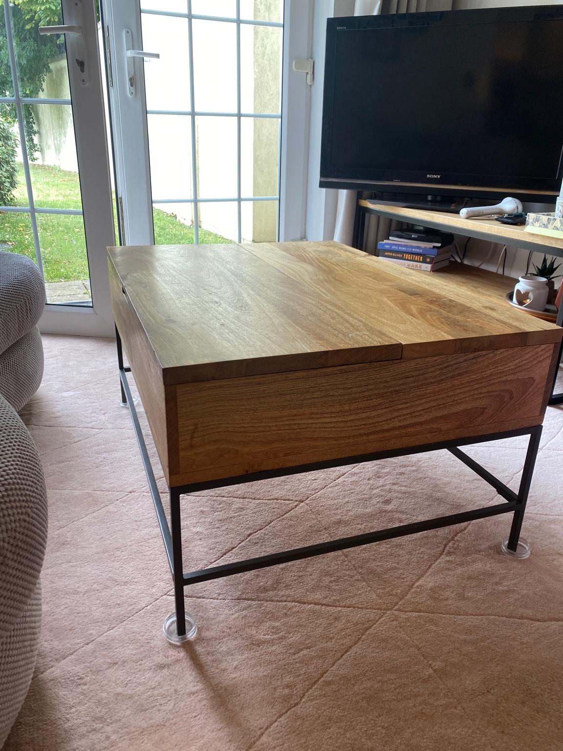Expandable mango wood west elm coffee table in RM11 London for £150.00
