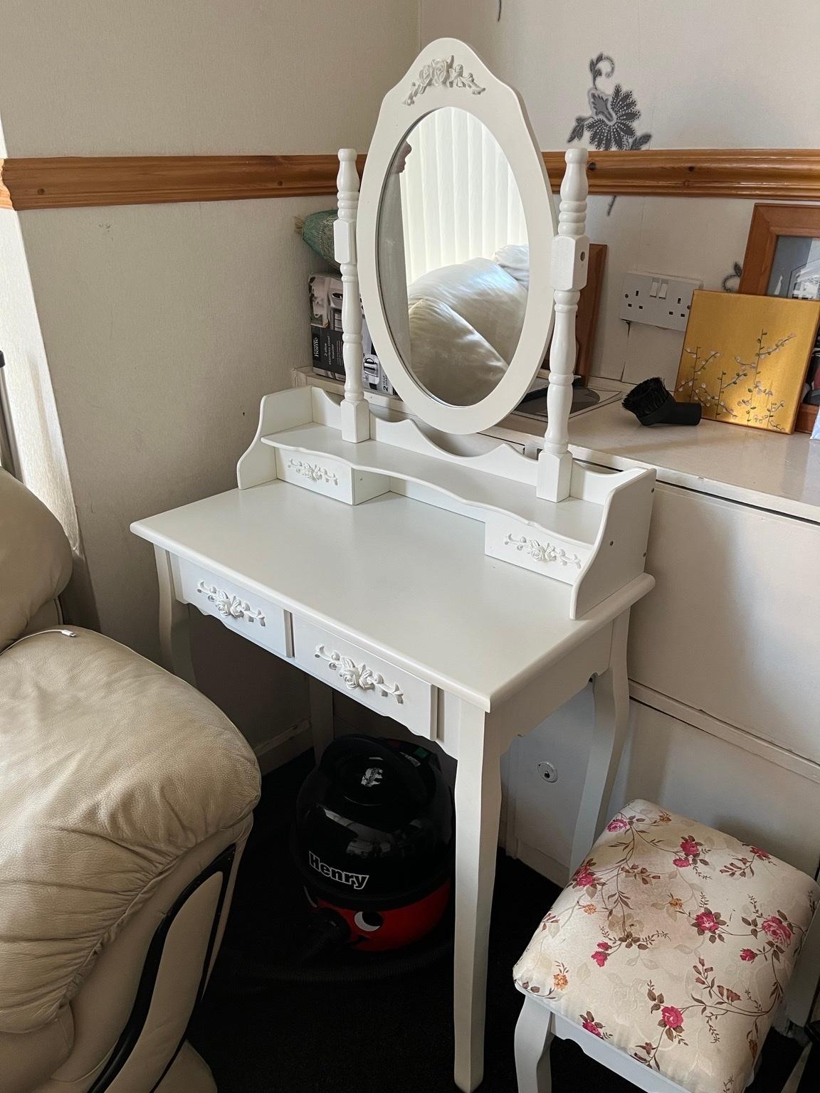 White dressing table with mirror and stool in B19 Birmingham for £50.00