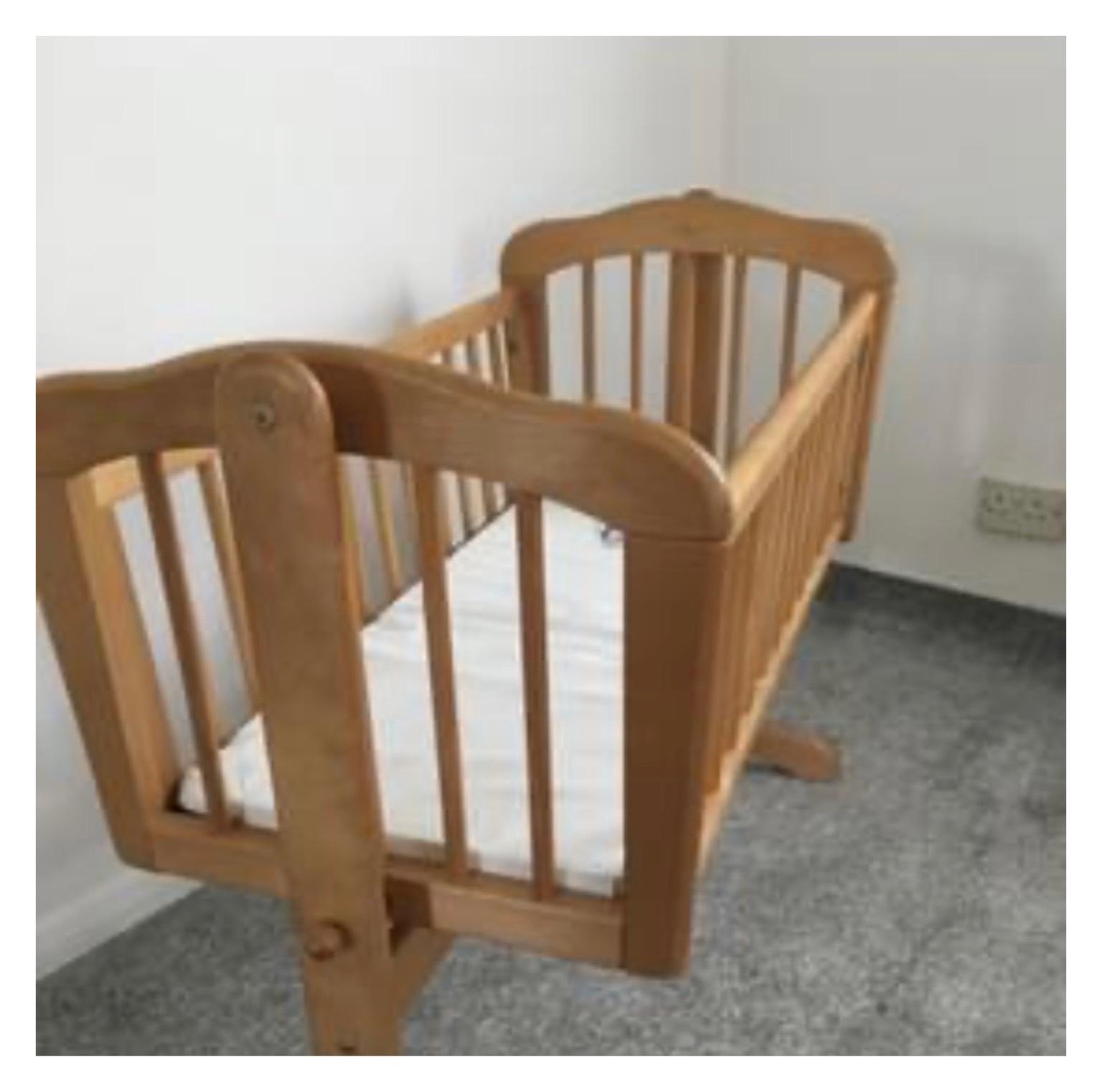 Nursery rocking crib furniture in DA14 London for £30.00 for sale Shpock