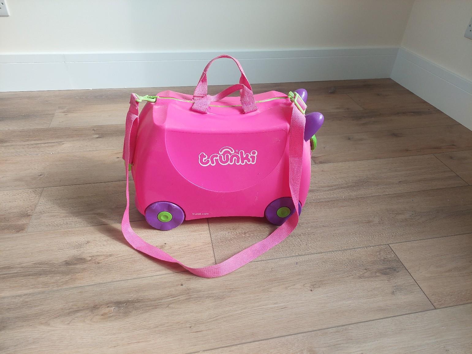 pink trunki ride on suitcase for children in N12 London für 10,00 £ zum