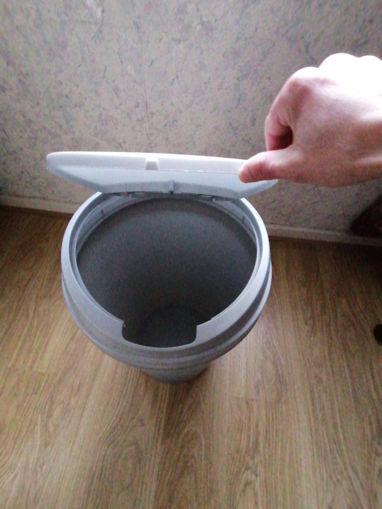 Kitchen Bin (grey) in CH5 Pentre for £2.00 for sale Shpock